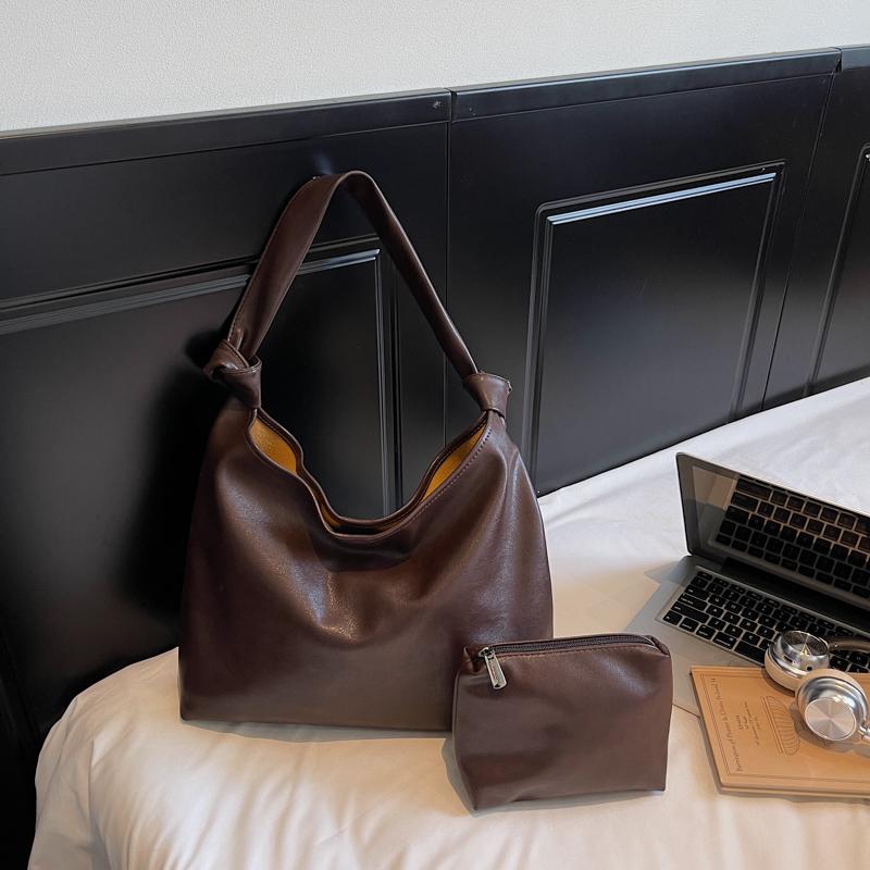 

Vintage Soft Leather Large Capacity Tote Bag Women s Commuter Shoulder Crossbody Bag кавовий
