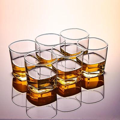 Trinkgeschirr – Becher & Gläser