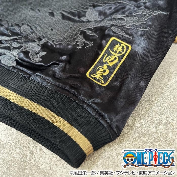 Karakuri Damashii ONE PIECE Kolaborace Japonský Vzor Sukajan Plně Vyšívaná Oboustranná Suvenýrová Bunda Yonko Černovous Teach Shanks Zrzavé Vlasy