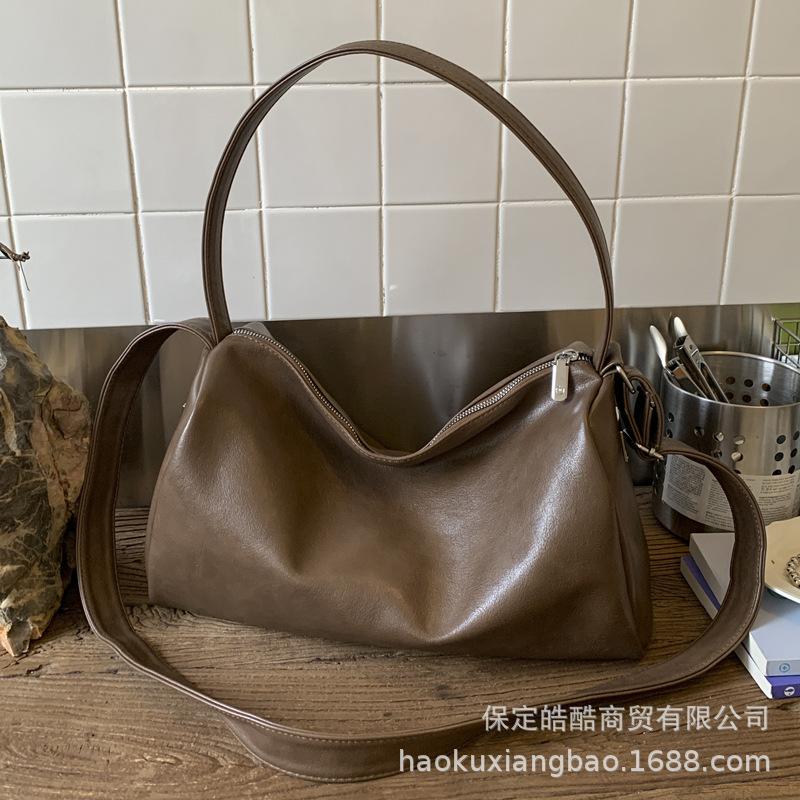 Retro bag women's large capacity 2025 new autumn and winter versatile shoulder messenger bag popular commuter pillow bag this year