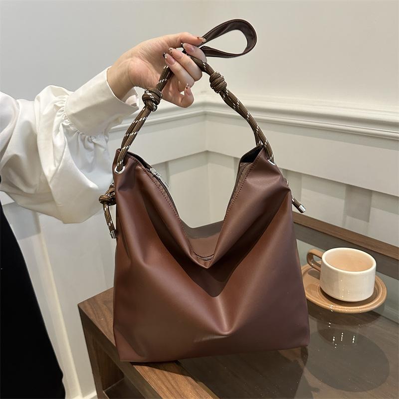 Premium texture large capacity tote bag women's autumn and winter lazy style versatile retro commuter student class shoulder bag