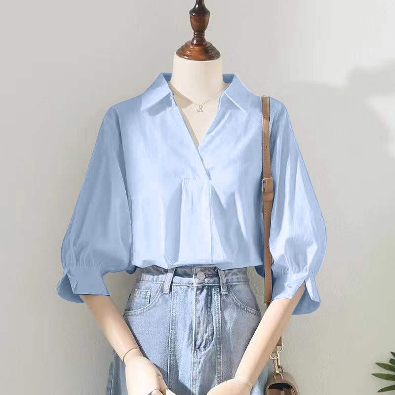 

Базовая однотонная свободная блузка Летняя тонкая офисная леди V-образный вырез Корейская женская одежда Стильная на пуговицах Повседневная рубашка с рукавом три четверти XXL синий