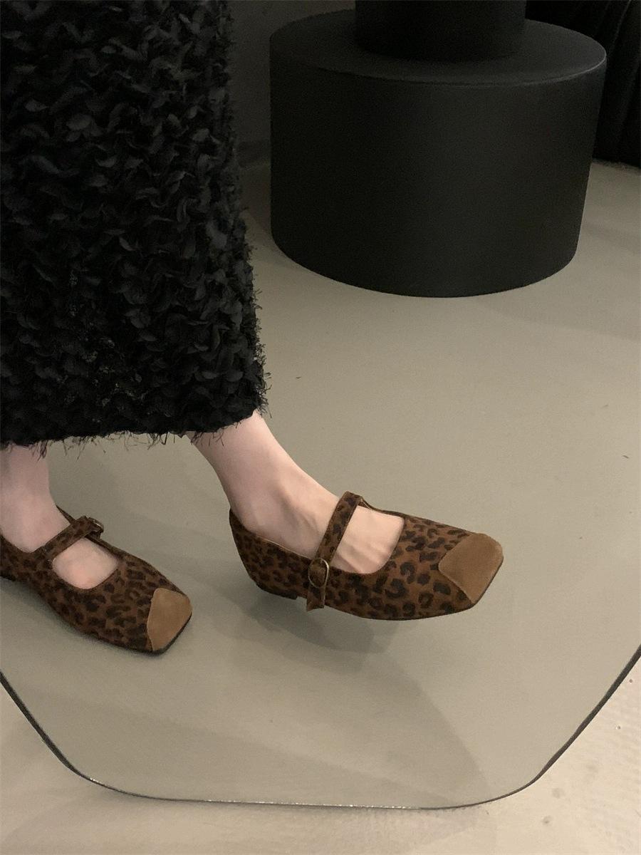 

2024 осень и зима новые ретро балетки с квадратным носком, неглубоким горлом, односложной пряжкой, плоской подошвой, леопардовым принтом, женские туфли Мэри Джейн 35 цветной печати леопарда