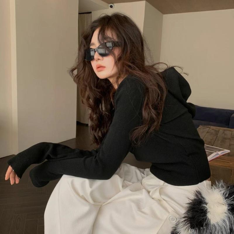 

Высококачественный, маленький топ с открытыми плечами для женщин, вязаный свитер с V-образным вырезом и капюшоном one size чёрный