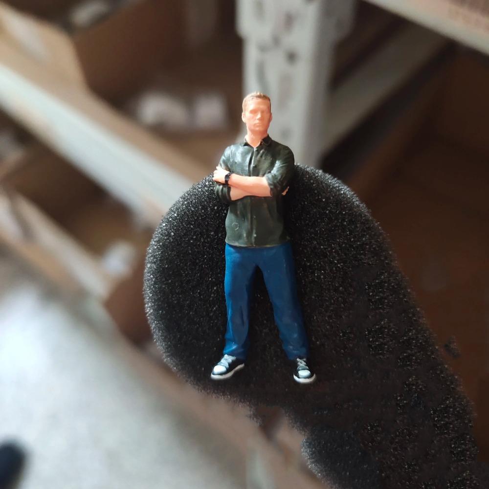 Painted Miniatures 1/64 Paul Walker Gal Gadot Vin Diesel Mini Scene Props Doll Figures Model Cars Vehicles Cars Toys Gift