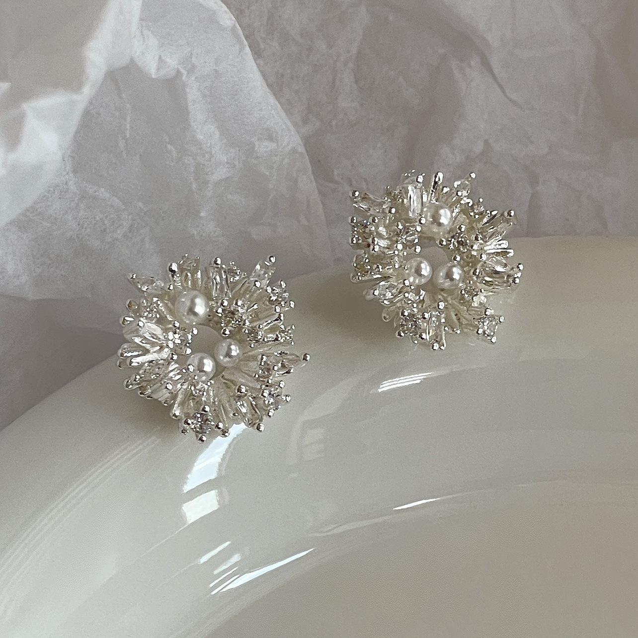 Frost spike Korean sunflower geometric pearl stud earrings silver unique earrings heterosexual stud earrings pearl alloy trend