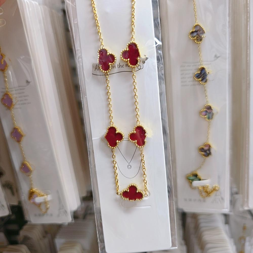 This Stylish Non-fading Four-leaf Clover Necklace for Women Is Suitable for Wearing in The Shower and Features A Double-sided Design