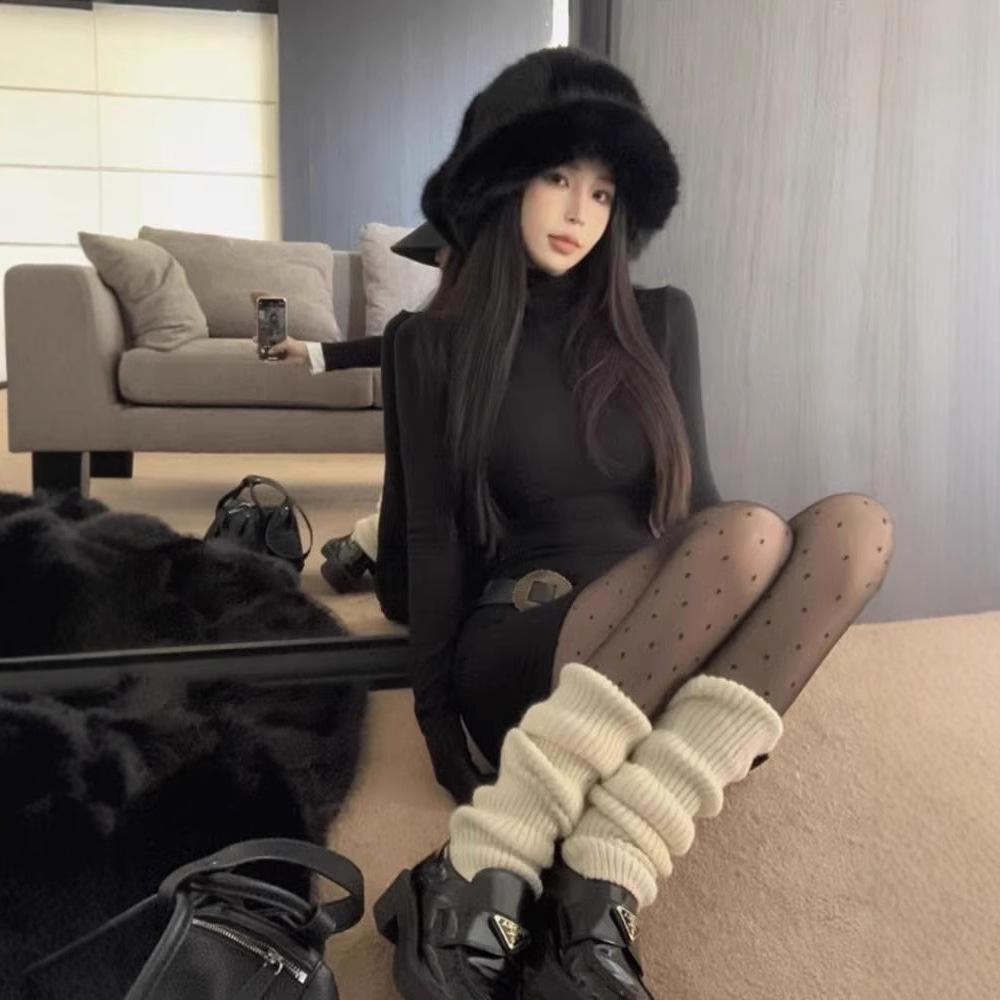 

2024 Autumn/Winter Black Waist-Hugging Half High Neck Short Dress M