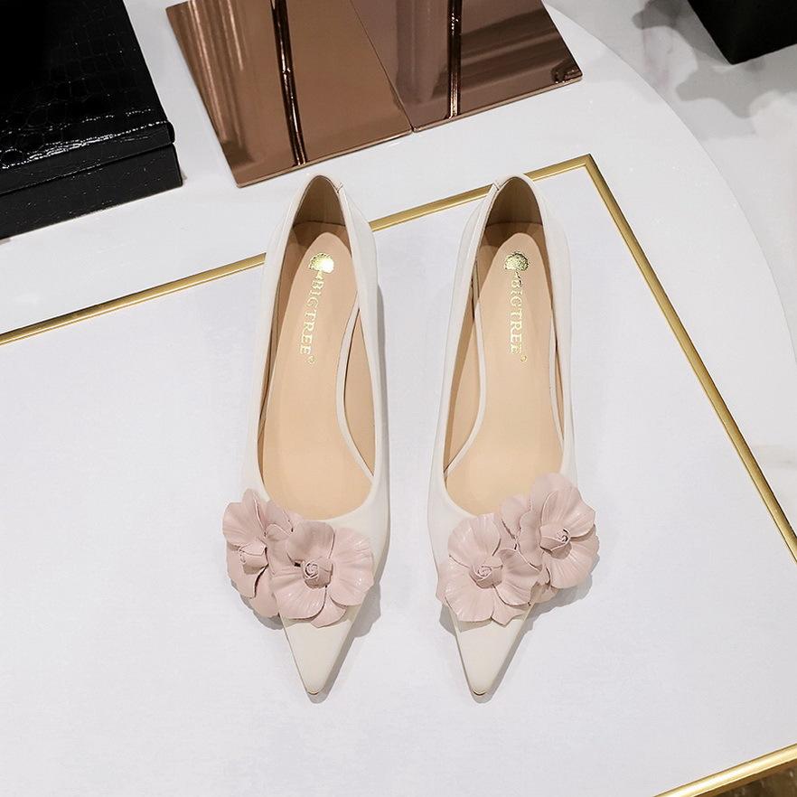 

237-H57 Korean version banquet delicate and thin spring and autumn sweet women s shoes medium heel light mouth pointed head color matching flower sho 43 білий