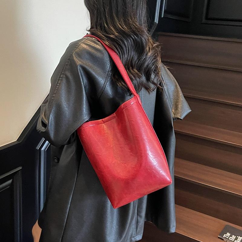 Premium Sense Niche Bag Women's Autumn and Winter 2025 New Retro Versatile Shoulder Messenger Bag Casual and Explosive Bucket Bag