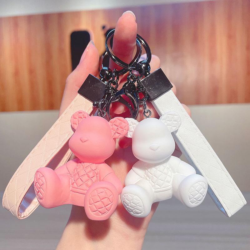 Neuer Süßer Schlüsselanhänger Anhänger Krawattenbär Anhänger für Damen Herren Tasche Autoschlüsselanhänger Flüssiger Bär Feine Schmuck Accessoires Paar Kinder Mädchen Geschenk
