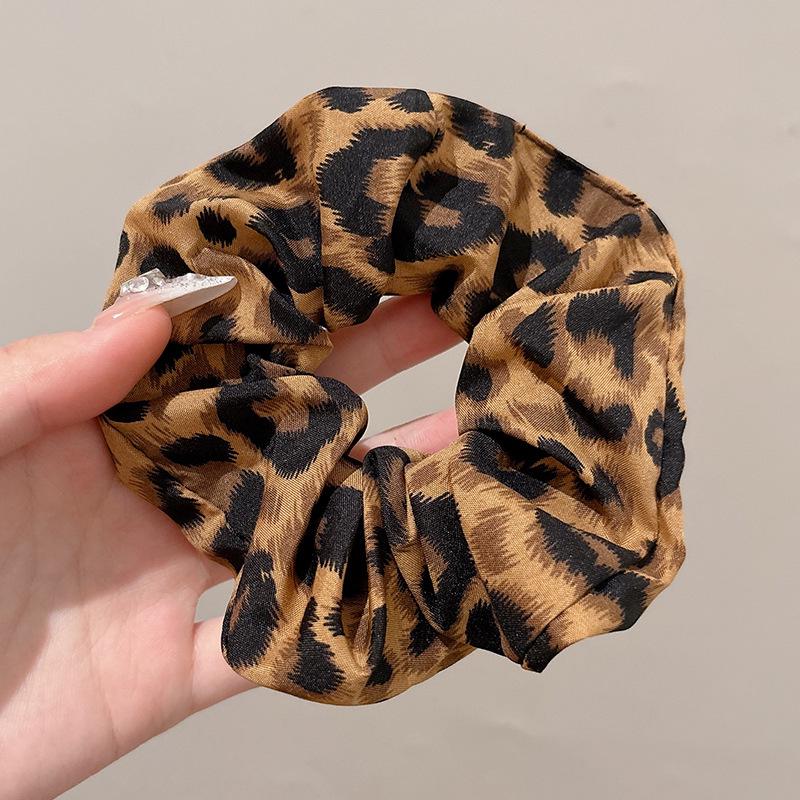Korean Style Spring/Summer Floral Intestine Hair Scrunchie for Women – Elegant Ponytail Tie and Mori Girl Accessory.