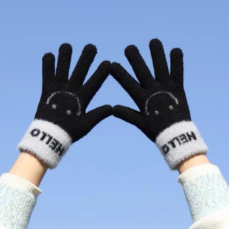 Plush Smiling Face Gloves for Women In Winter Warm and Plush Cute Five Fingered Students Riding Bicycles To Protect Against Cold Wind