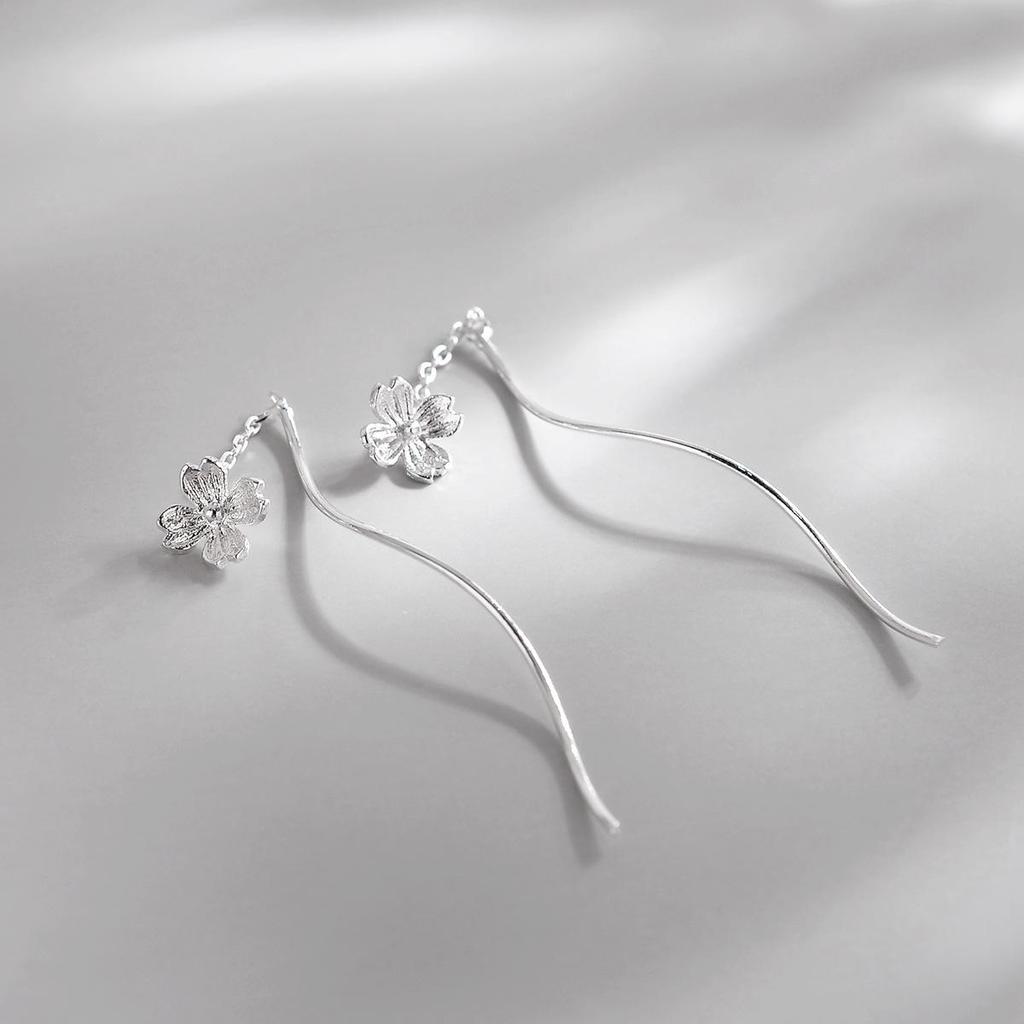 Fashion Four-Leaf Clover Ear Wire Long Tassel Ladies Earrings Temperament Simple Earrings