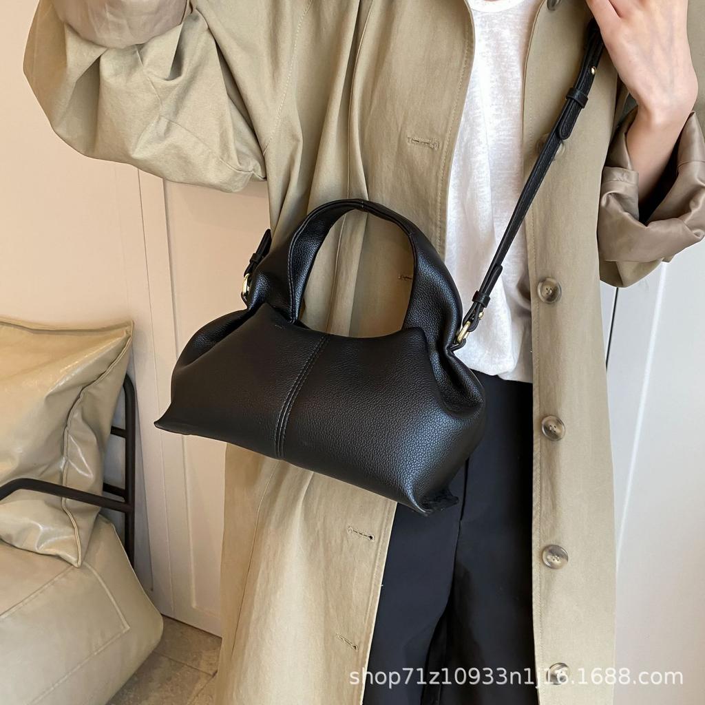 Autumn and winter retro small bag women's 2025 new fashion versatile messenger bag high sense super fire portable dumpling bag