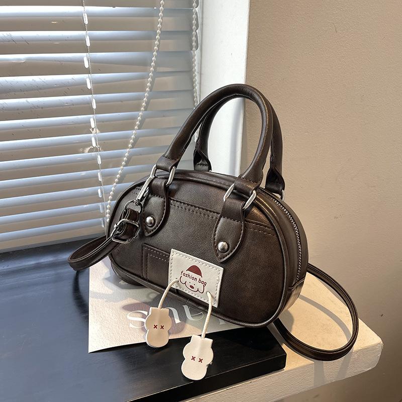 Niche fashion portable small bag women 2025 new retro small square bag versatile single shoulder messenger bag one piece delivery