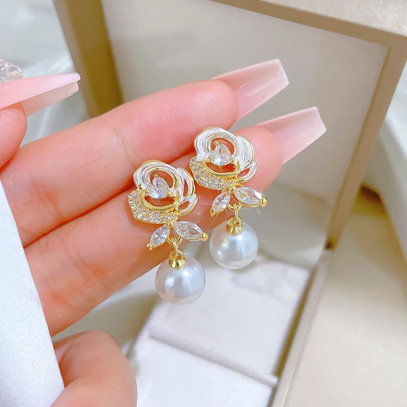 Court Style Flower Suit Light Luxury Temperament Gorgeous Full Diamond Necklace Female Versatile Collarbone Titanium Steel Chain