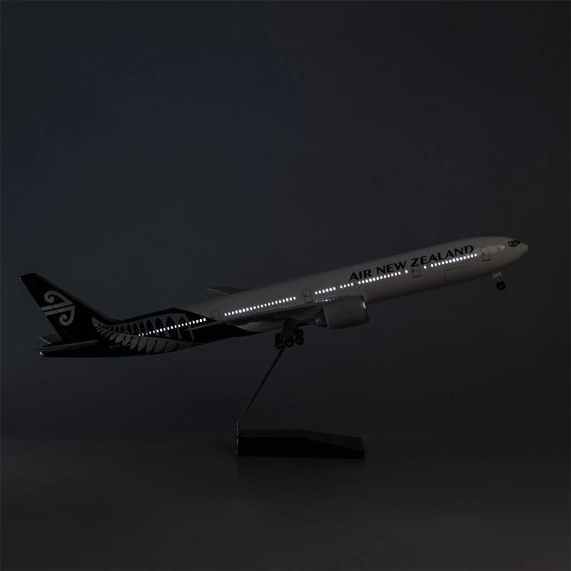 47cm Collection Model Airplane Scale 1:130 Airplane Model New Zealand B777 with LED Light(Touch or Sound Control) for Decoration