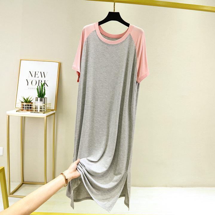 

Летнее платье свободного кроя из модала с V-образным вырезом, короткими рукавами и разрезами по бокам Plus Size светло-серый