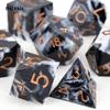 7 Stück schwarz weiß goldene Zahlen scharfkantige Harzwürfel polyedrische Würfel geeignet für Rollenspiele, RPG-Brettspiele