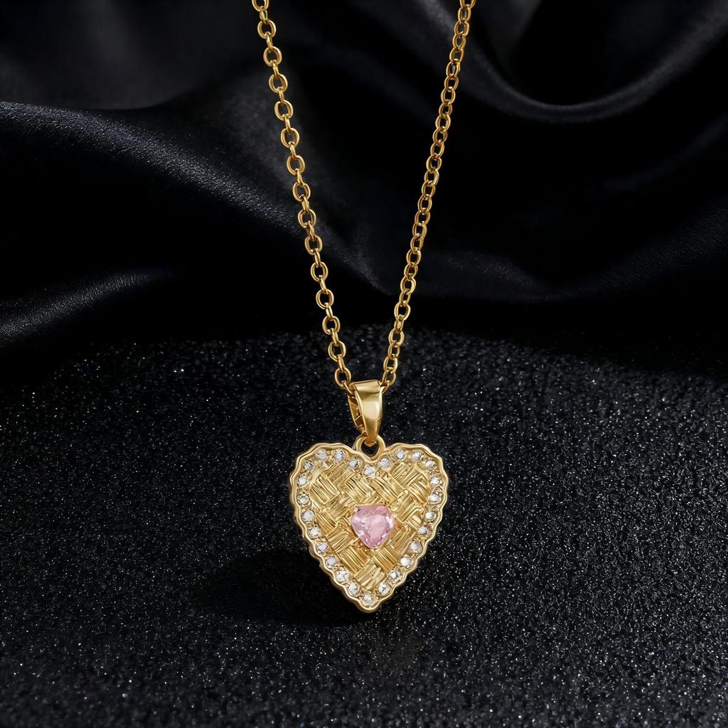 Metal Heart Crown Collarbone Necklace Hip Hop Pendant Necklace For Women Luxury Chain Accessory