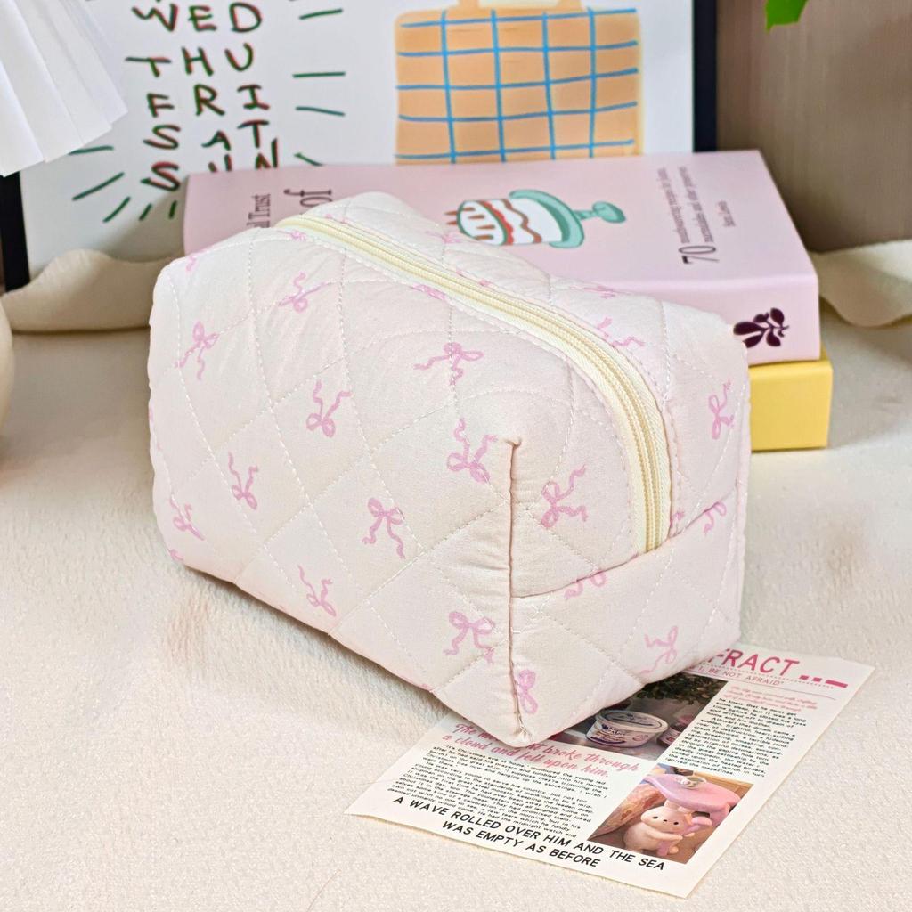 Large Capacity Little Bear Print Makeup Bag – Portable Girlish Polyester Toiletry Storage