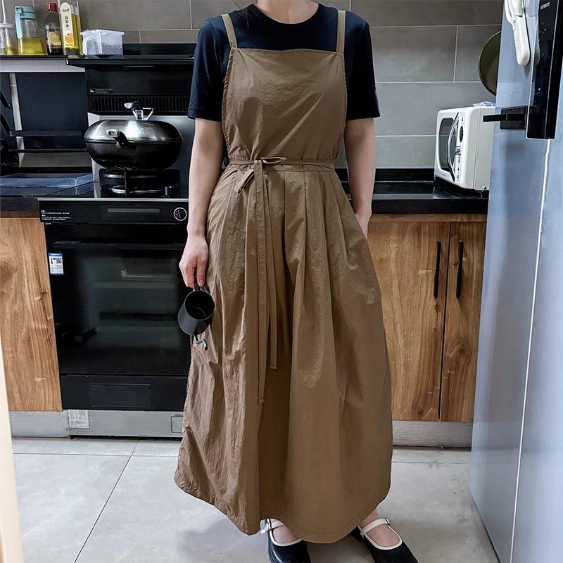 Long Lightweight Waterproof Apron with Pockets for Beauty Salon Nail Oil-proof Pleated Women's Kitchen Apron Anti-hair Pet Apron