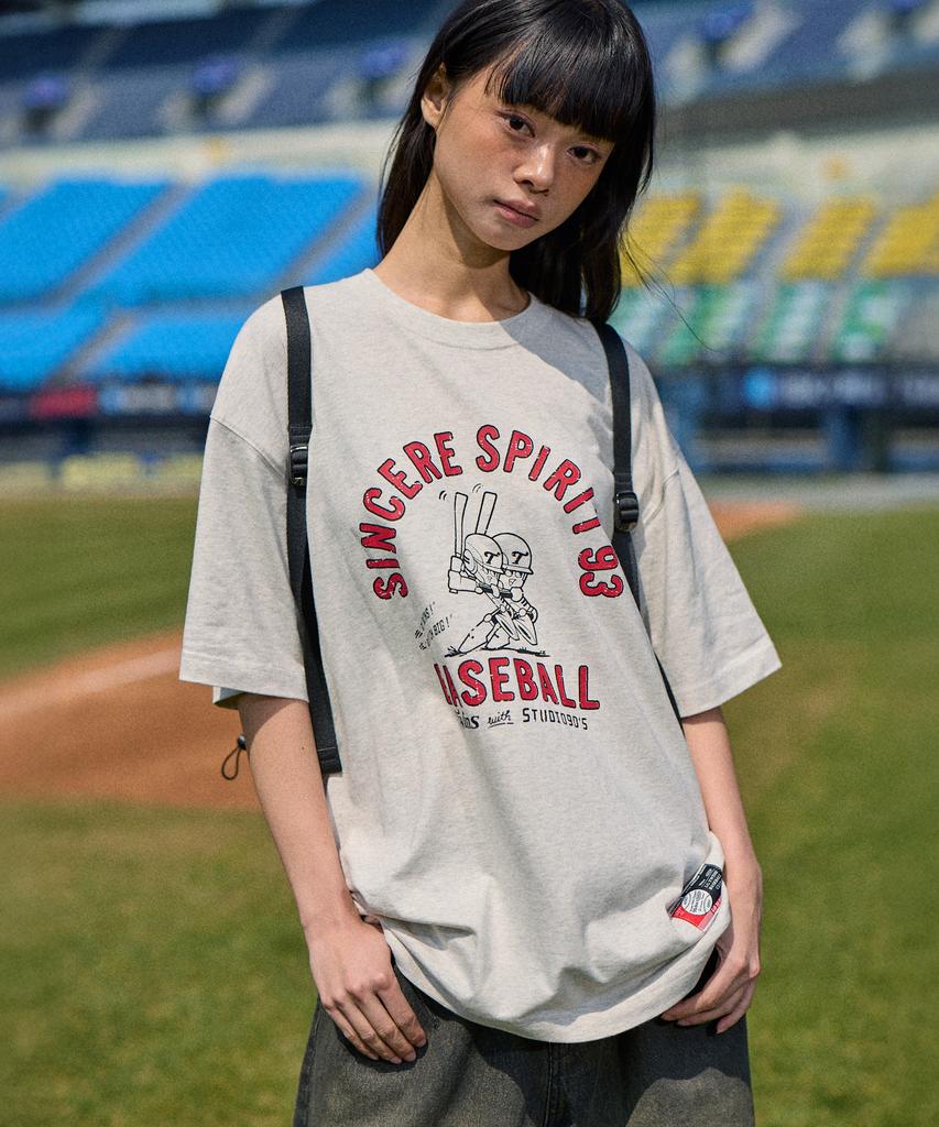 1993STUDIO [Lg Twins X 1993 Studio] Twins Arch Logo Graphic T-Shirt_Oat Beige