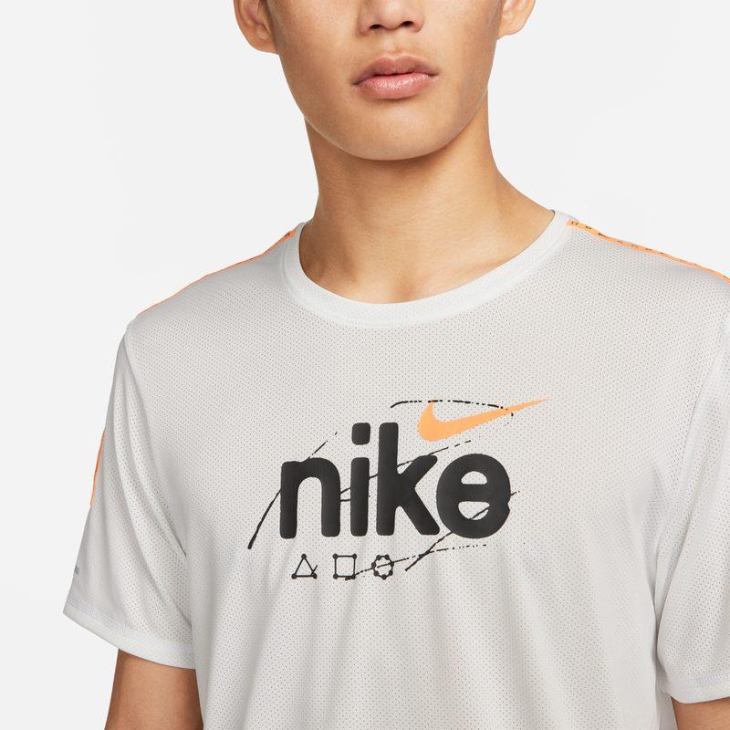 Nike T Shirts Men's Mountain Peak White Crew Neck Moderate Straight Fit DQ4735-121