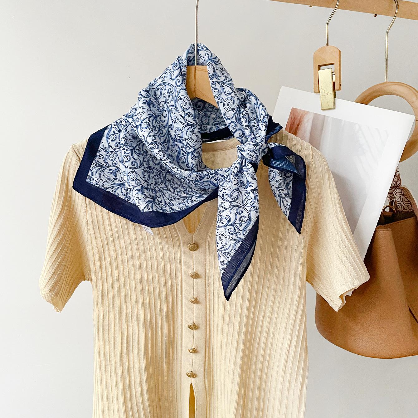

Elegant Chiffon Silk Square Scarf Vintage Damask Print Bandana for Women Daily Commute Neck Hairband Sun Protection Accessory 70X70CM