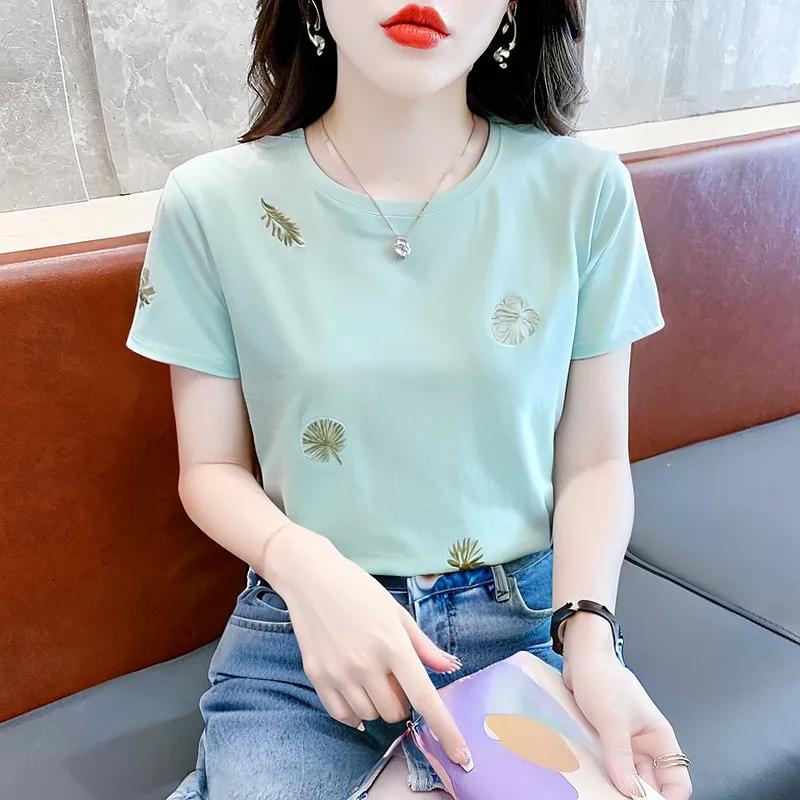 

Женская хлопковая футболка с коротким рукавом и вышивкой в виде листьев S зелёный