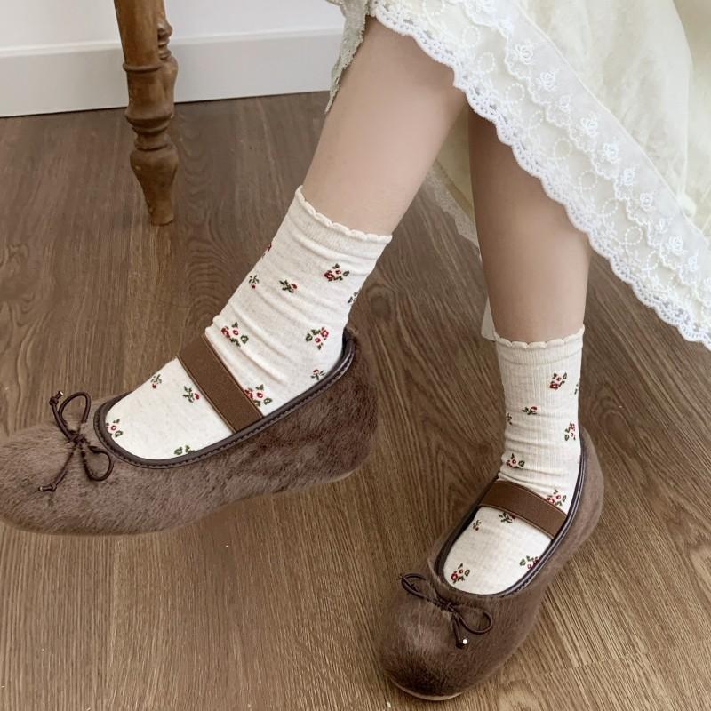 Women's Autumn and Winter Oat Color Small Retro Floral Bow Mid-calf Pile-up Socks