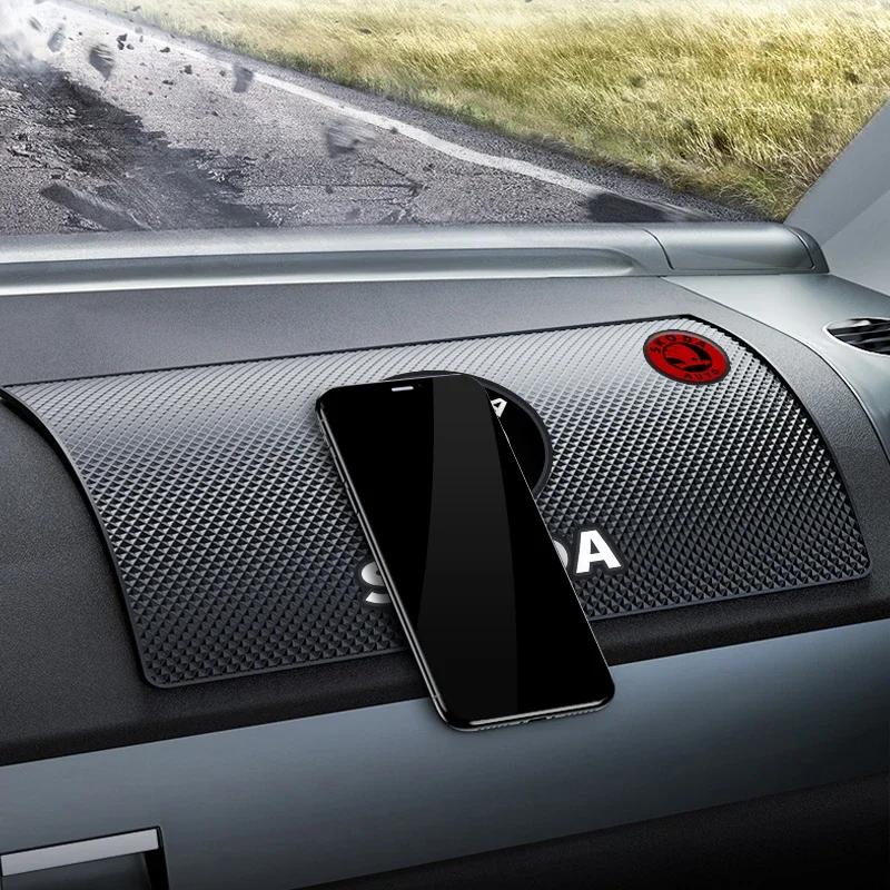 QUV2 Für Skoda Octavia Superb Kodiaq Karoq Scala Rapid Autozubehör Auto Rutschfeste Matte Armaturenbrett Telefon Silikon Rutschfester Pad
