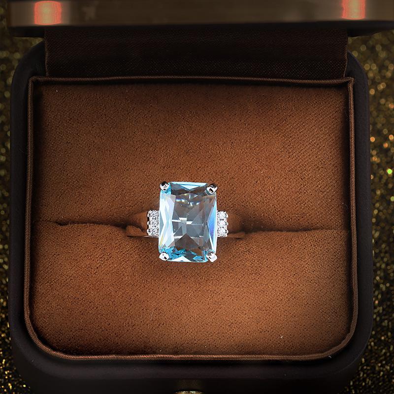 Fashion Luxury Silver-plated Topaz Engagement Ring For Women Exquisite Four-claw Sapphire Ring Party Birthday Lady Gift