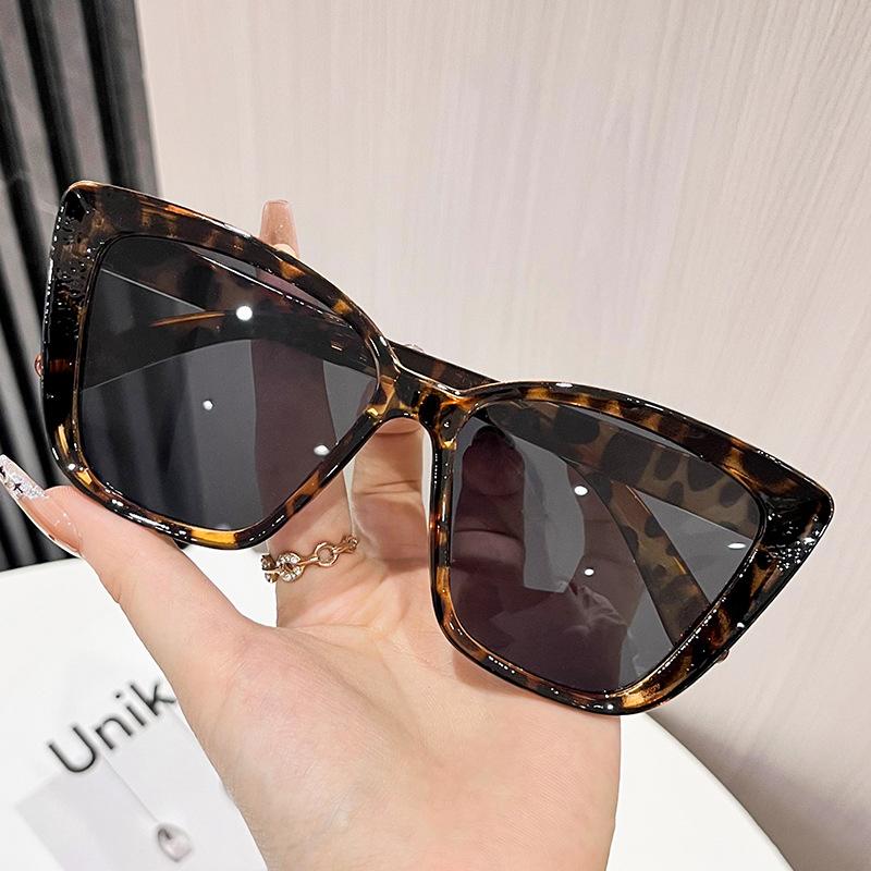 Fashion Cat Eye Sunglasses for Women Oversized Square Frame UV Protection Sun Glasses Retro Luxury Style Eyewear Female Shades