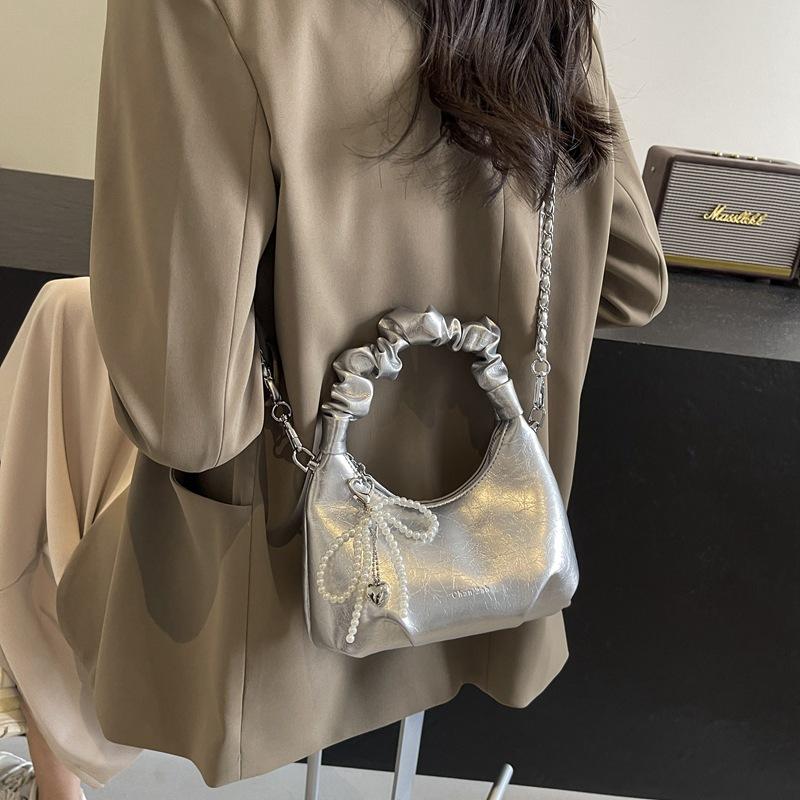 Silberne gefaltete tragbare kleine Tasche Damen Sommer Neu Knödeltasche vielseitig ausländische Kette Umhängetasche