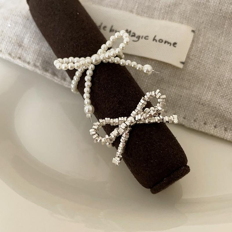 Exquisite Silver Pearl Bow Elastic Ring for Women – Versatile and Stylish Design