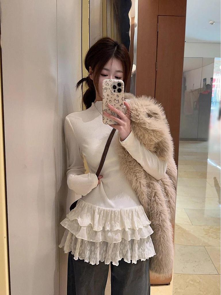 Ladies' Autumn/Winter Long-Sleeve Lace Hem Turtleneck Tee - Slim Fit & Mid-Length Design