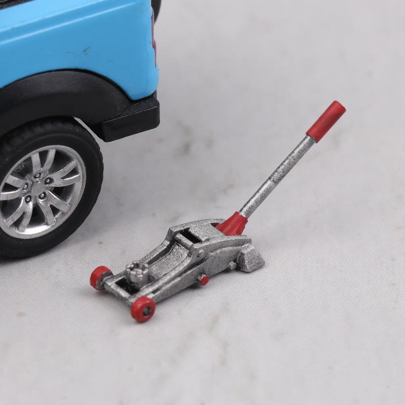 1/64 Scale Car Lifting Jack Model Modification Garage Repair Accessories Scene Collocation Miniature Sculpture Display
