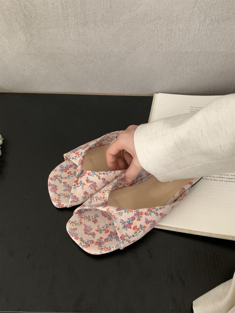 Spring and summer 2025 new retro low-heeled cool slippers women's open-toed soft-soled French one-word fashion shoes