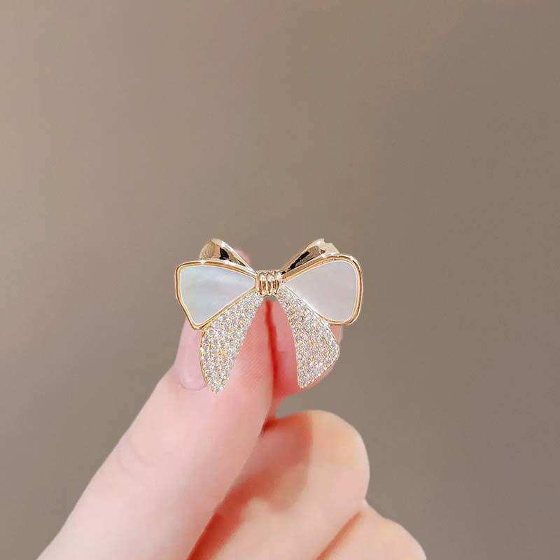 Elegant Pearl Brooch for Women's Suits - High-End Jewelry Pin