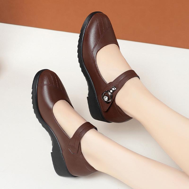 Flache Mutter-Schuhe Frühling und Herbst Einzelne Schuhe Weiches Leder Weichsohlige Lederschuhe für Ältere Bequeme Damenschuhe für mittlere und ältere Jahre