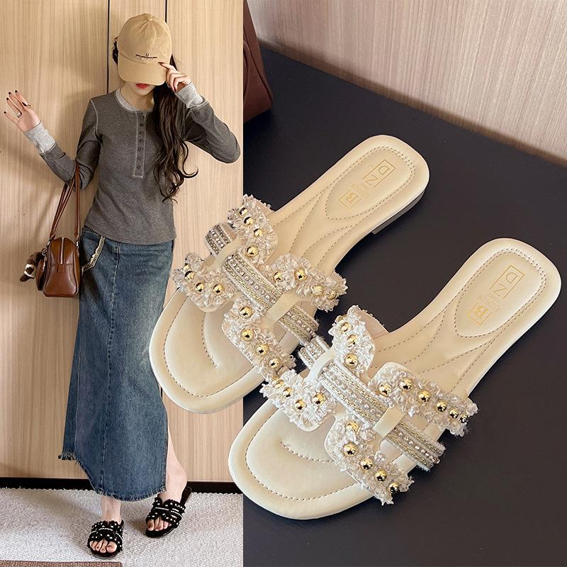 French pearl flat-bottomed one-word slippers for women's summer wear 2025 new super fire with skirt non-slip beach cool slippers