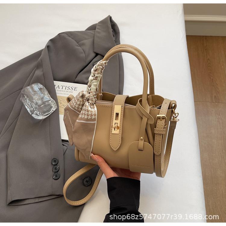 

This year s popular bag women 2025 new fashion versatile hand carry messenger bag Korean version niche design bucket bag хаки
