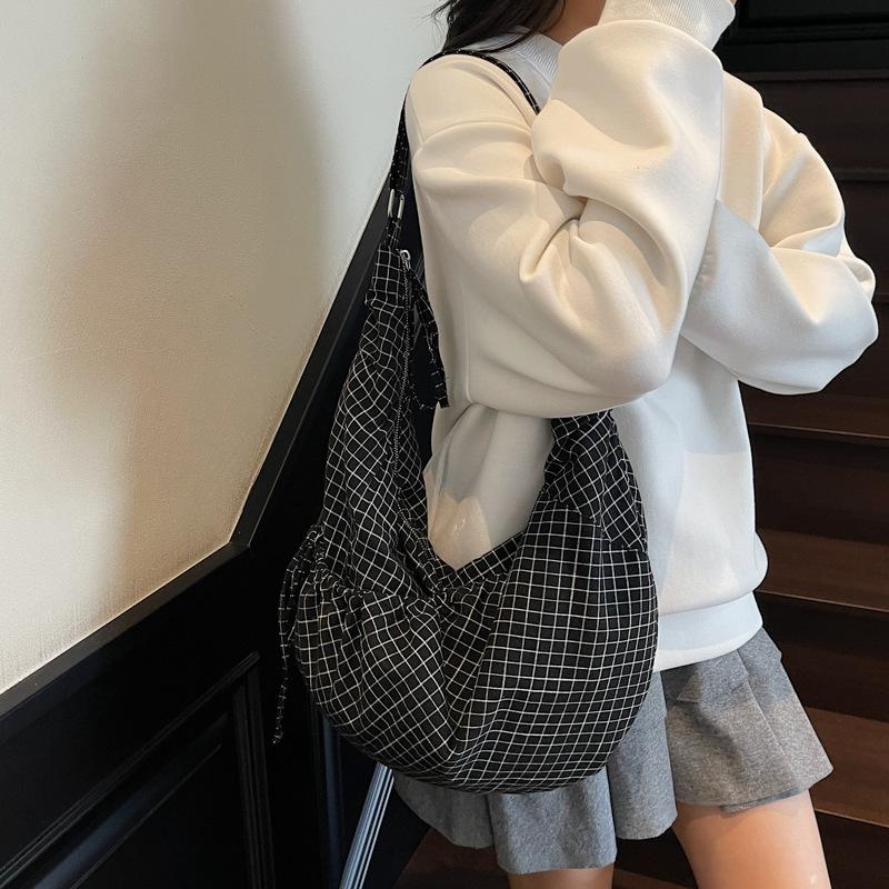 This Crossbody Bag Features A Large-capacity Checkered, Niche Design and A Single-shoulder Dumpling Bag