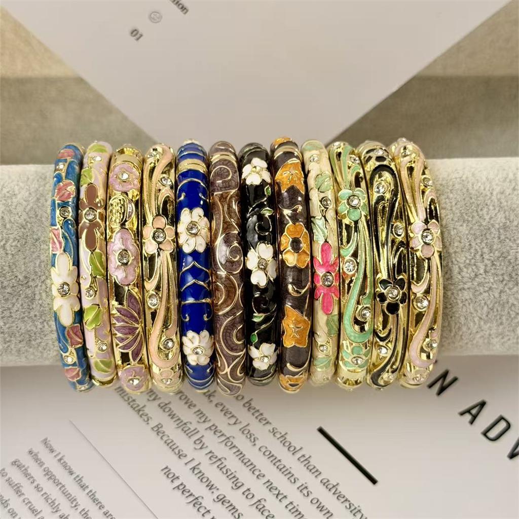 Vintage Enamel Flower Rhinestone Bangle Bracelet Women Alloy Oil Drip Floral Cuff Bracelet Boho Party Jewelry Gift