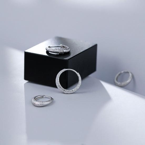 1 Pair Women Huggie Earrings Shimmering Surface Geometric Lightweight Small Earrings for