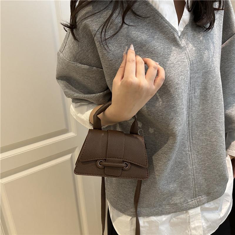 Solid color simple temperament handbag 2025 summer new versatile ins shoulder messenger bag small square bag Korean version of women