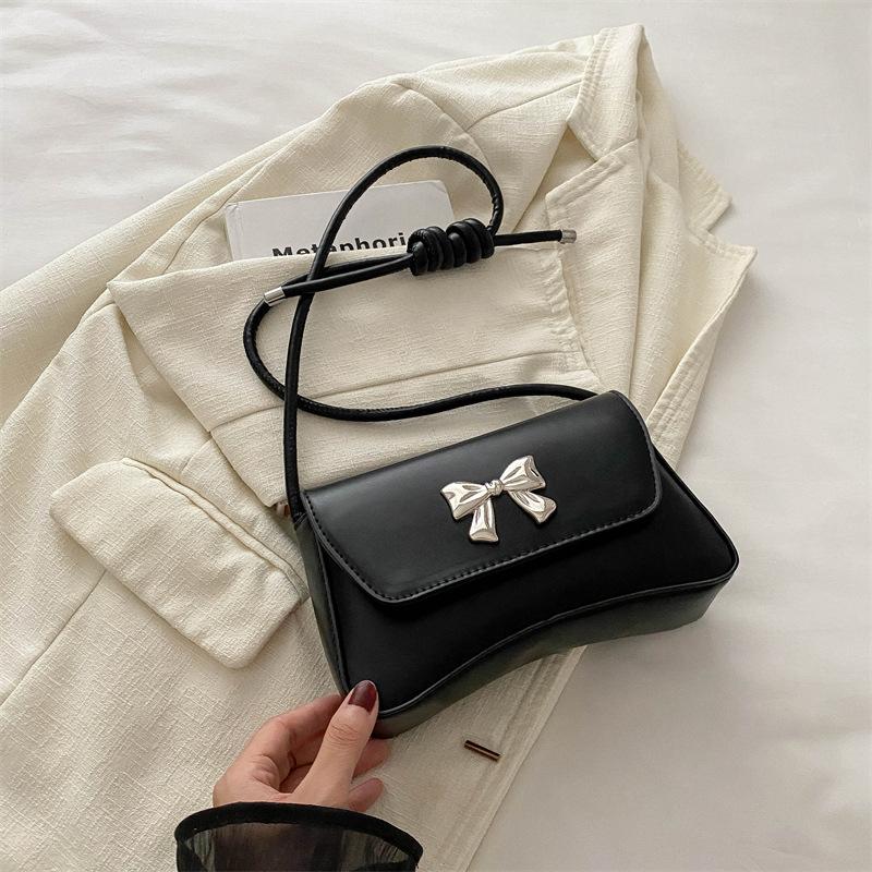 

2024 летняя новая простая модная сумка через плечо модная повседневная сумка-мессенджер пригородная сумка модная нишевая сумка женская чёрный