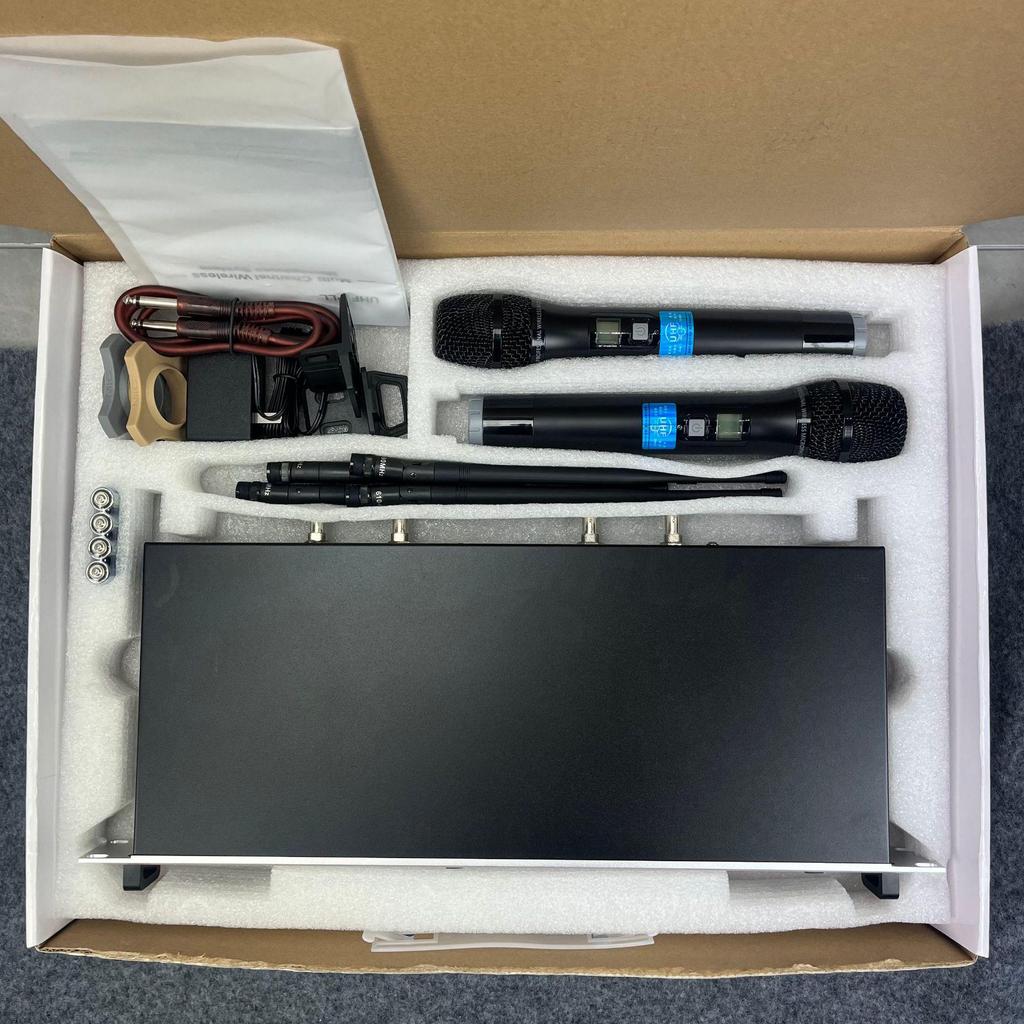True Diversity Wireless Dual Microphone System